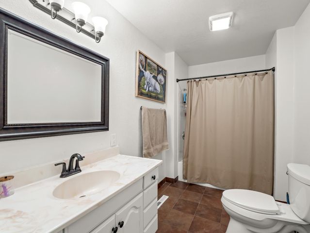 4714 E Santa Ana Avenue, Fresno, CA 93726
