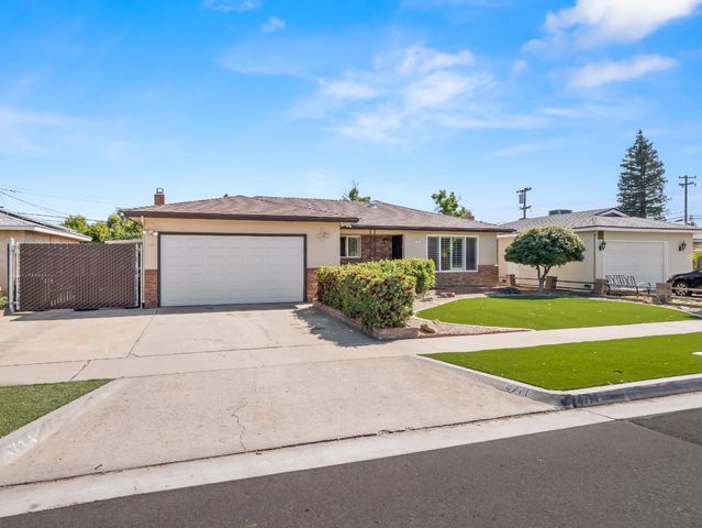 4714 E Santa Ana Avenue, Fresno, CA 93726