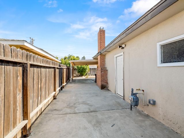 4714 E Santa Ana Avenue, Fresno, CA 93726
