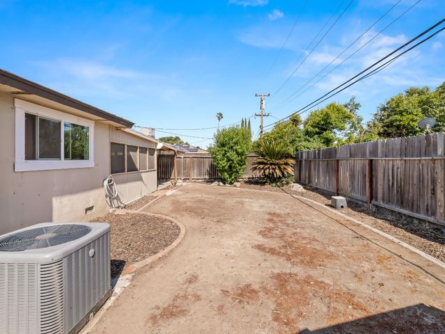 4714 E Santa Ana Avenue, Fresno, CA 93726