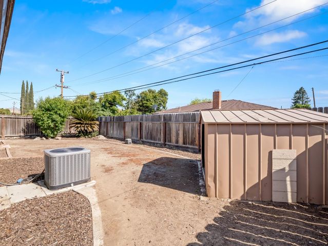4714 E Santa Ana Avenue, Fresno, CA 93726