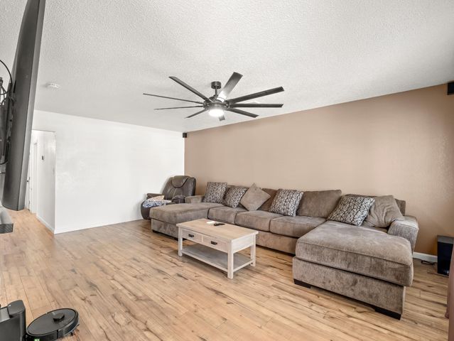 4714 E Santa Ana Avenue, Fresno, CA 93726