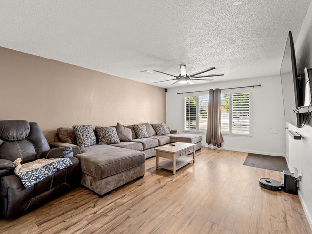 4714 E Santa Ana Avenue, Fresno, CA 93726