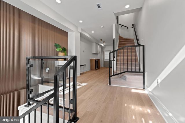 128 N MOUNT ST, Baltimore, MD 21223