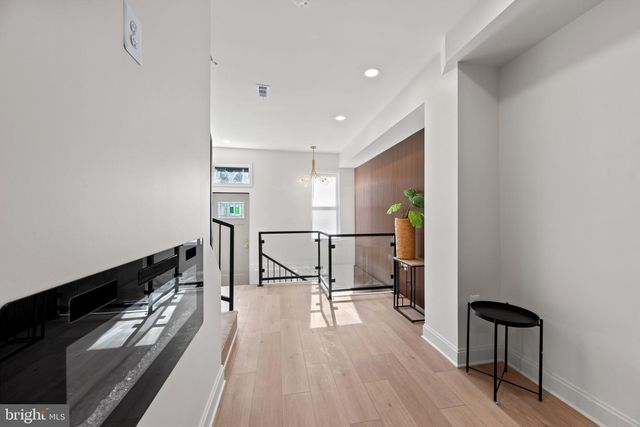 128 N MOUNT ST, Baltimore, MD 21223