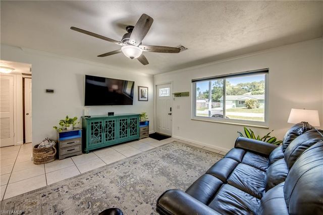 2912 Poinciana DR, Naples, FL 34105
