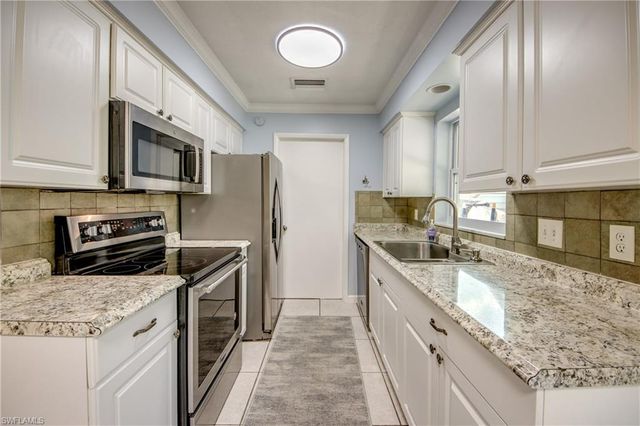 2912 Poinciana DR, Naples, FL 34105