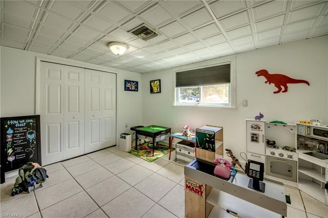2912 Poinciana DR, Naples, FL 34105