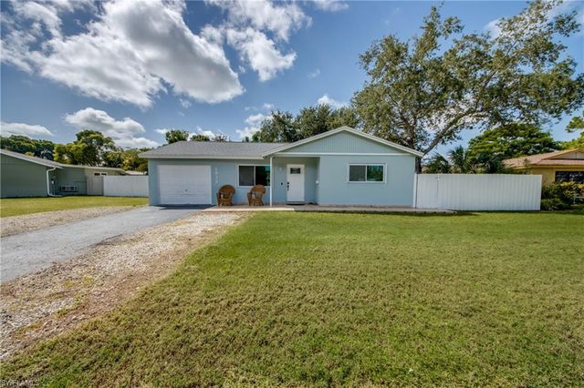 2912 Poinciana DR, Naples, FL 34105
