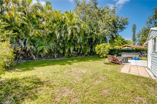 2912 Poinciana DR, Naples, FL 34105