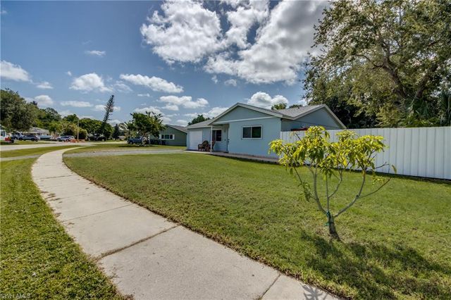 2912 Poinciana DR, Naples, FL 34105