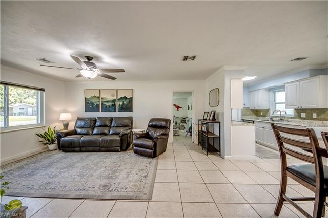 2912 Poinciana DR, Naples, FL 34105