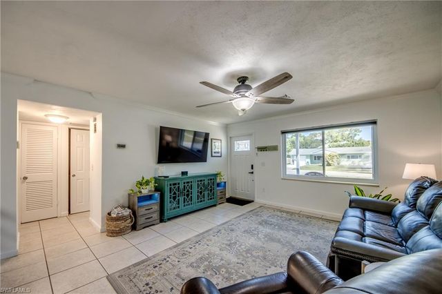 2912 Poinciana DR, Naples, FL 34105