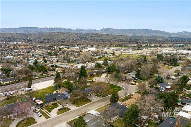 5231 N Sorrento Dr, Boise, ID 83704