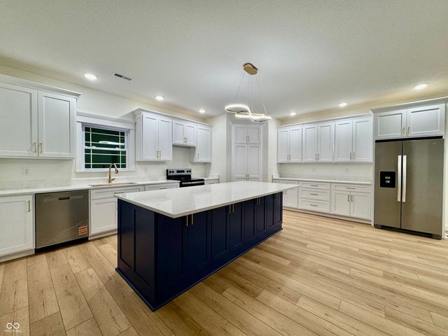 1958 Austin James Lane, Seymour, IN 47274