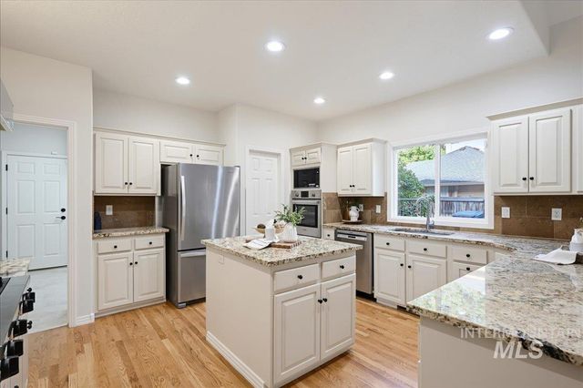 3064 E Nature Dr, Boise, ID 83706