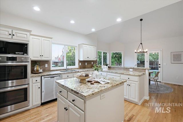 3064 E Nature Dr, Boise, ID 83706