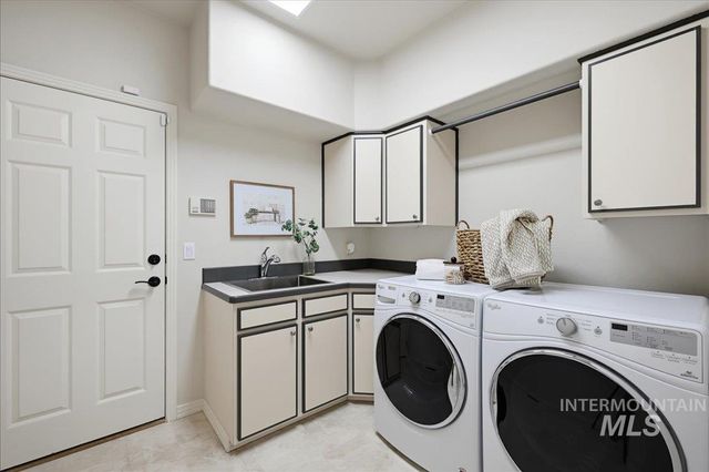 3064 E Nature Dr, Boise, ID 83706