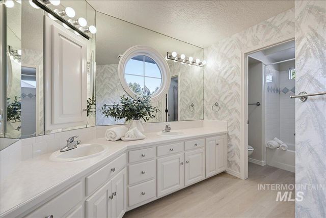 3064 E Nature Dr, Boise, ID 83706