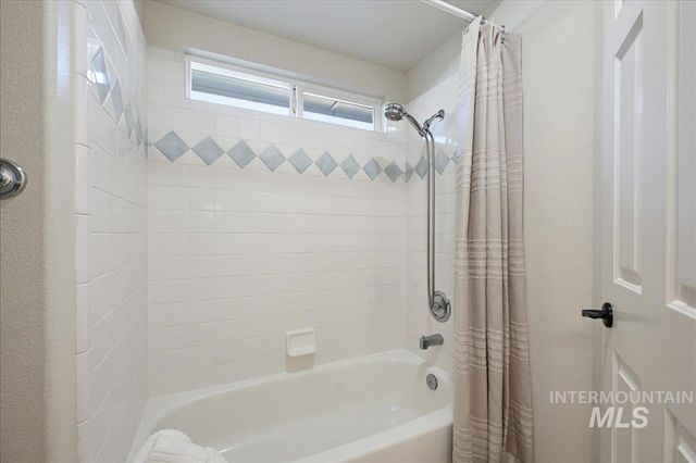3064 E Nature Dr, Boise, ID 83706