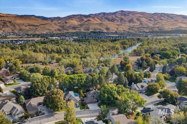 3064 E Nature Dr, Boise, ID 83706