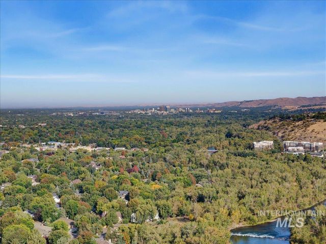 3064 E Nature Dr, Boise, ID 83706