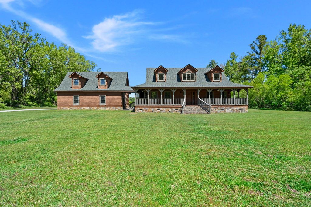 Image 1 of property listing at 3936 Lodge Highway, Smoaks, SC 29481