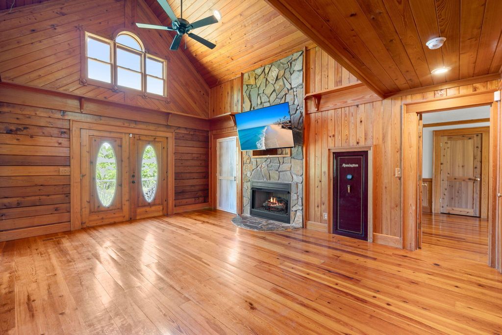 Image 12 of property listing at 3936 Lodge Highway, Smoaks, SC 29481