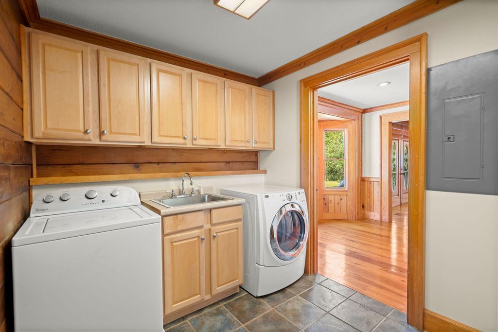 Image 21 of property listing at 3936 Lodge Highway, Smoaks, SC 29481