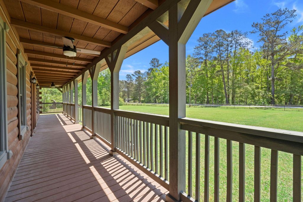 Image 4 of property listing at 3936 Lodge Highway, Smoaks, SC 29481