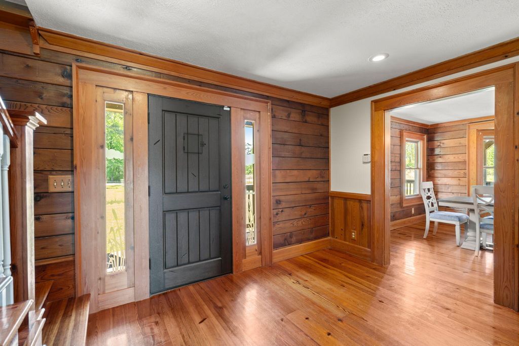 Image 6 of property listing at 3936 Lodge Highway, Smoaks, SC 29481