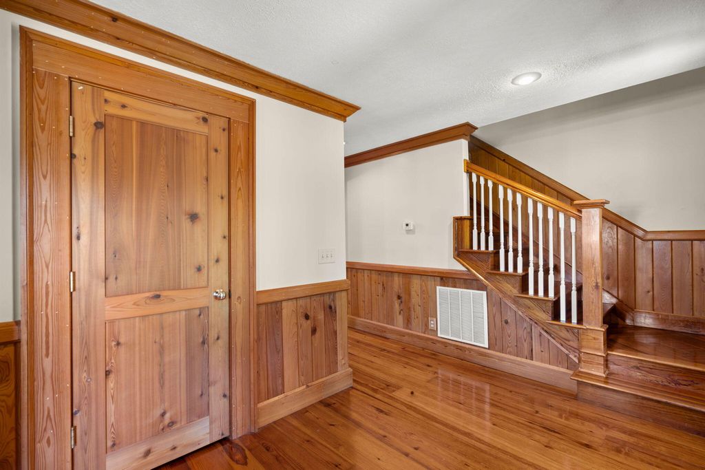 Image 7 of property listing at 3936 Lodge Highway, Smoaks, SC 29481