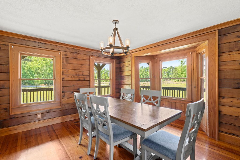 Image 8 of property listing at 3936 Lodge Highway, Smoaks, SC 29481