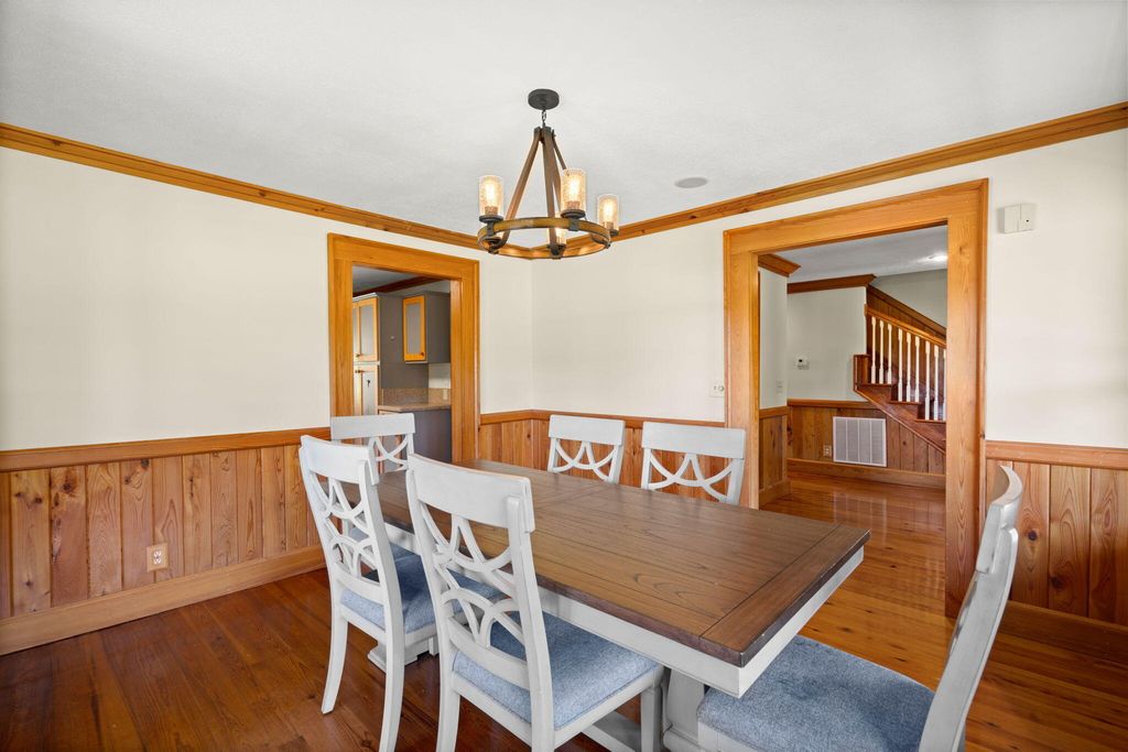 Image 9 of property listing at 3936 Lodge Highway, Smoaks, SC 29481