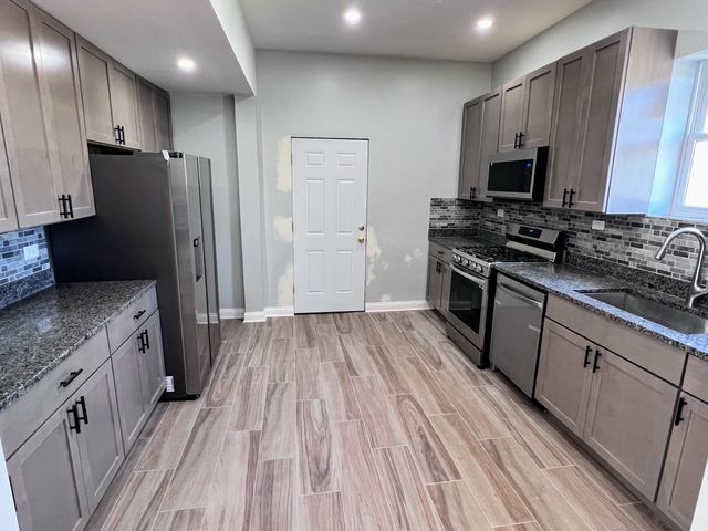 4244 N Spaulding Avenue 3, Chicago, IL 60618