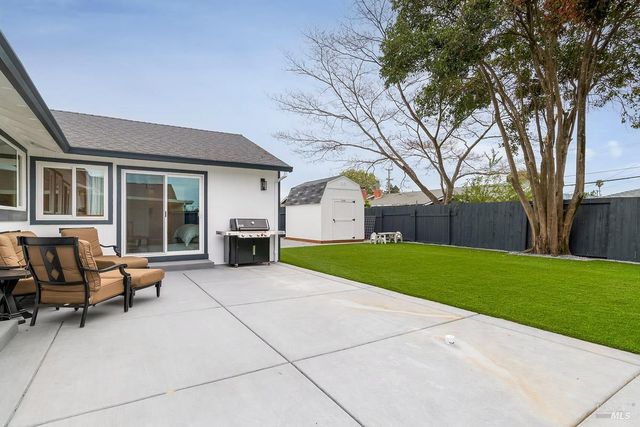 7685 Beverly Dr, Rohnert Park, CA 94928