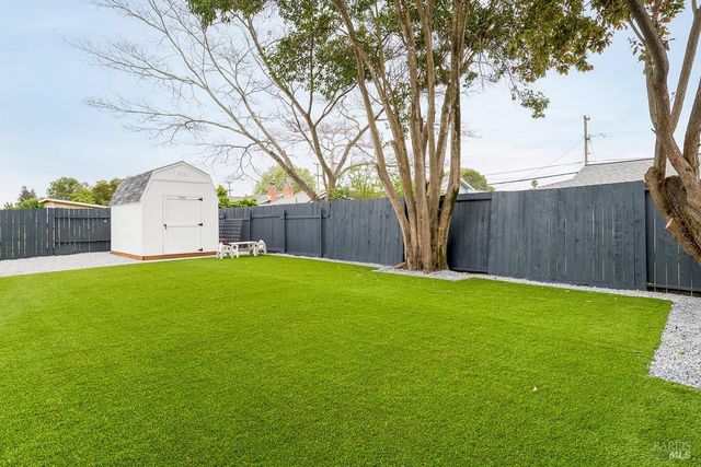 7685 Beverly Dr, Rohnert Park, CA 94928