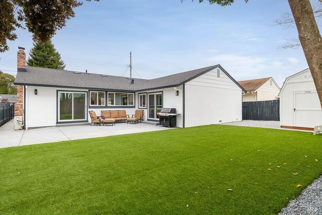 7685 Beverly Dr, Rohnert Park, CA 94928