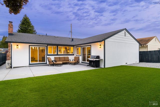 7685 Beverly Dr, Rohnert Park, CA 94928