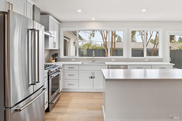 7685 Beverly Dr, Rohnert Park, CA 94928