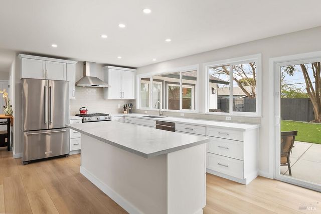 7685 Beverly Dr, Rohnert Park, CA 94928