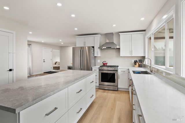 7685 Beverly Dr, Rohnert Park, CA 94928