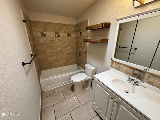 3977 LAS CASITAS B, El Paso, TX 79938