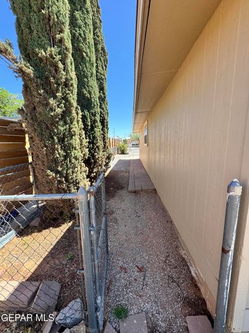 3977 LAS CASITAS B, El Paso, TX 79938