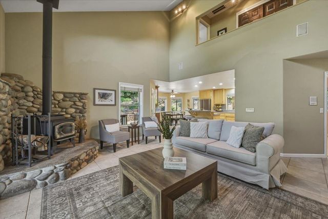 14624 Cherokee Ln, Grass Valley, CA 95945