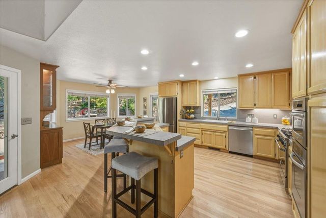 14624 Cherokee Ln, Grass Valley, CA 95945