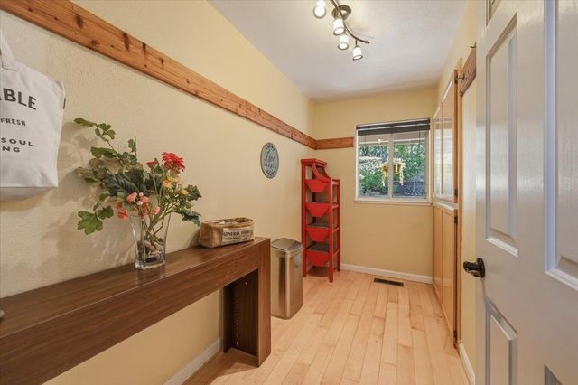 14624 Cherokee Ln, Grass Valley, CA 95945
