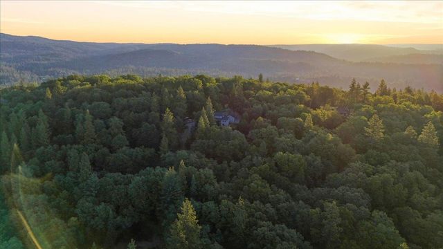 14624 Cherokee Ln, Grass Valley, CA 95945
