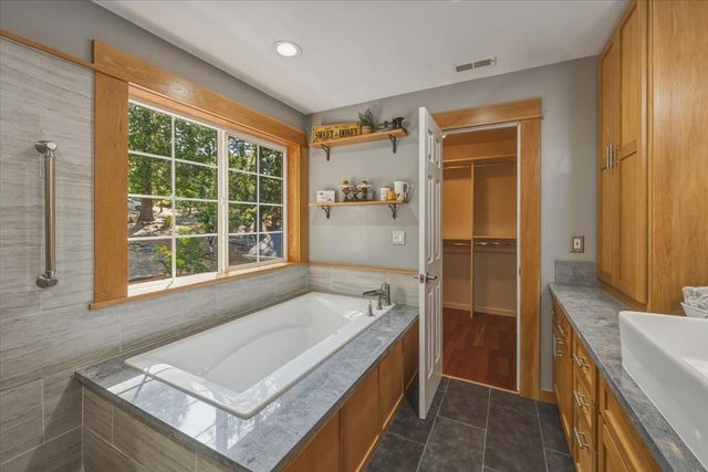 14624 Cherokee Ln, Grass Valley, CA 95945