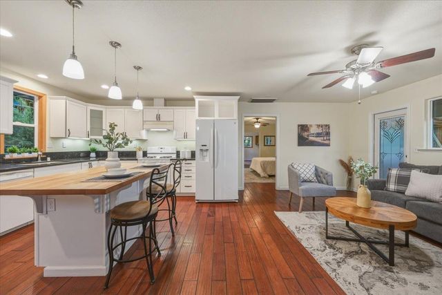 14624 Cherokee Ln, Grass Valley, CA 95945